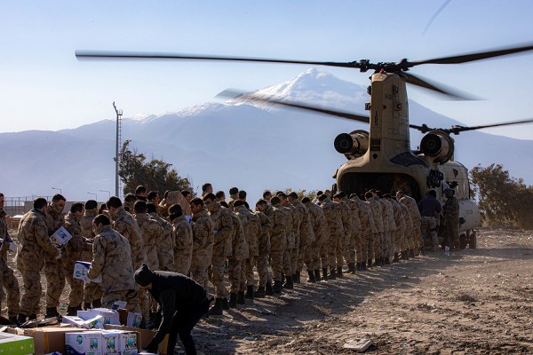 03_501st_aviation_regiment_earthquake_victims_turkey_syria_chinook_supportourtroops.jpg