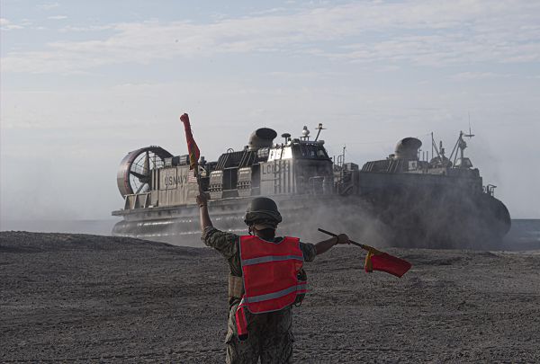 03_LCAC_landing_craft_Higgins_Boats_Assault_Craft_Support_Our_Troops.jpg