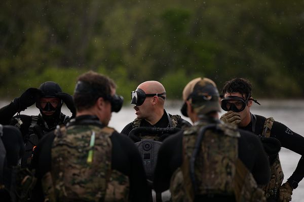 04_5th_Special_Forces_Group_Best_Combat_Diver_Competition_SEALs_Support_Our_Troops.jpg