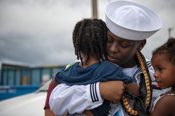 04_Los_Angeles_class_submarine_undersea_life_USS_Annapolis_Support_Our_Troops.jpg