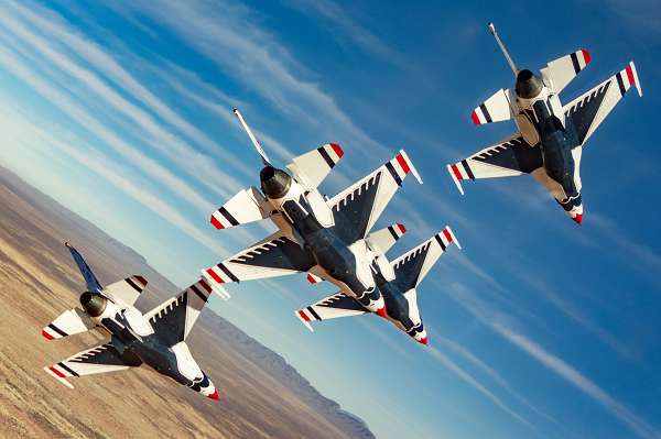 The United States Air Force Air Demonstration Team “Thunderbirds” conduct a photo chase over Spaceport, N.M., Jan. 17, 2024. This winter training trip marks the third consecutive year the Thunderbirds have conducted winter training at Spaceport. (U.S. Air Force photos by Staff Sgt. Breanna Klemm) 