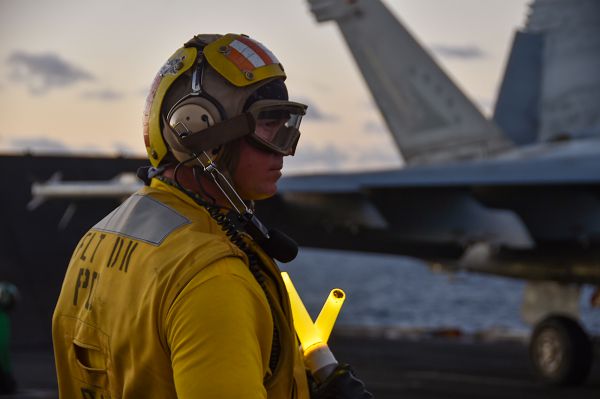 05_Aviation_Boatswains_Mate_Aircraft_Handling_USS_Ronald_Reagan_Support_Our_Troops.jpg