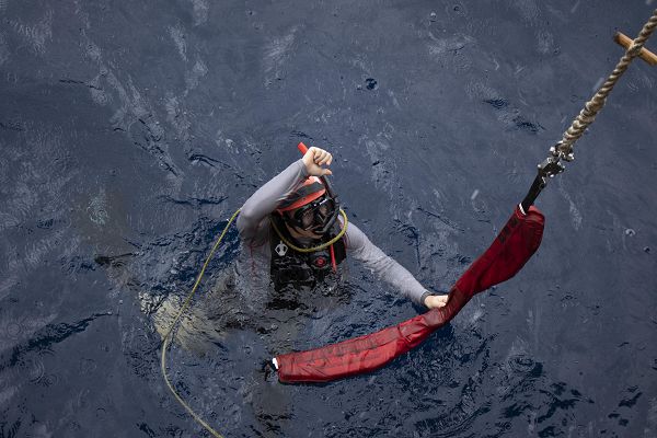 05_USS_Anchorage__Man_overboard_The_Guardian__SERE_School_Support_Our_Troops.jpg