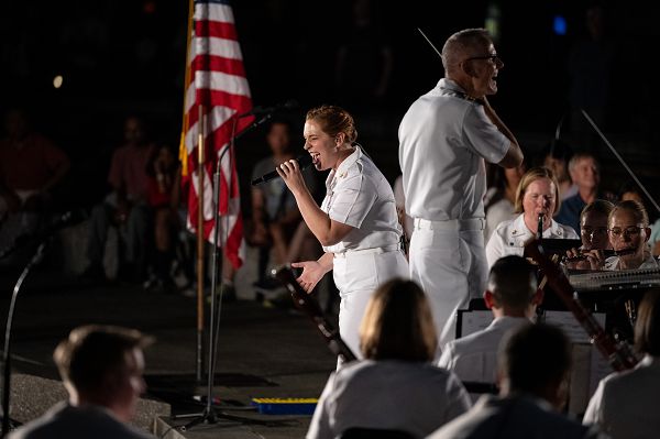 05_US_Navy_Band_US_Navy_Memorial_military_musicians_ceremonial_band_Support_Our_Troops.jpg