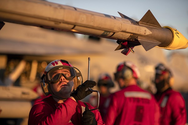 05_navy_aviation_ordnance_fa_18f_super_hornet_black_lions_supportourtroops.jpg