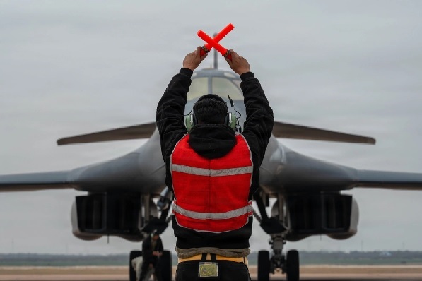 26 03 11 us airforce b 1b lancers return support our troops inc