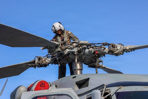 MH 60R Sea Hawk maintenance support our troops org