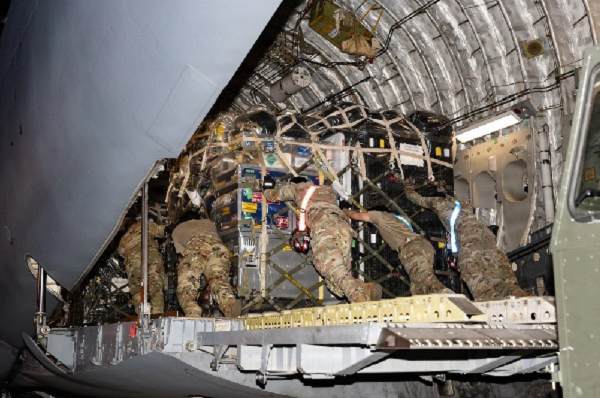 26 07 01 dover afb load cargo venezuela relief support our troops org