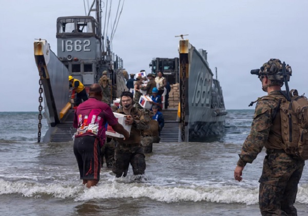 26 7 8 venezuela citizens marine unload landing craft support our troops org