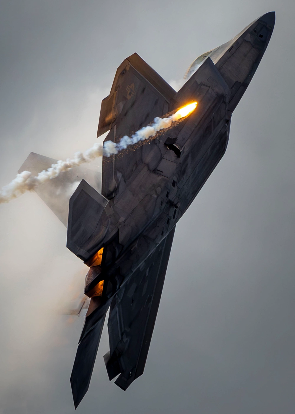 25 11 5 f22 raptor support our troops inc.avif