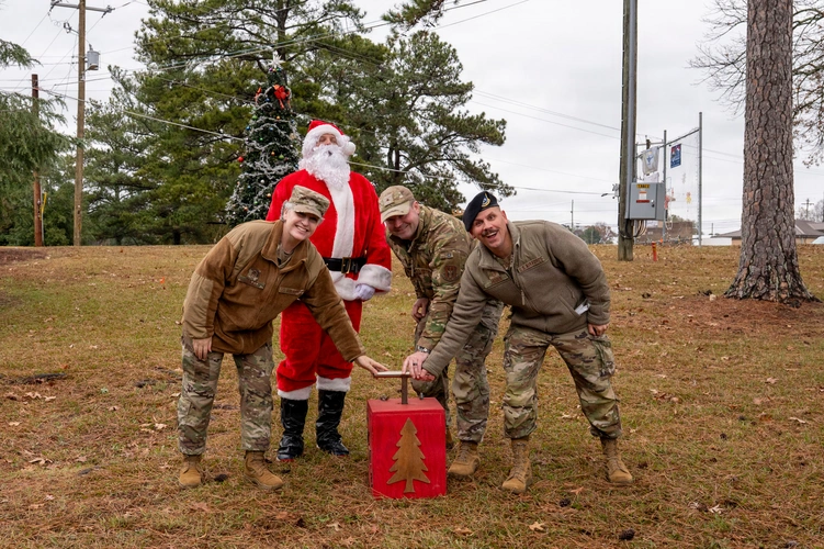 25 12 17 dobbins tree lighting support our troops inc.avif