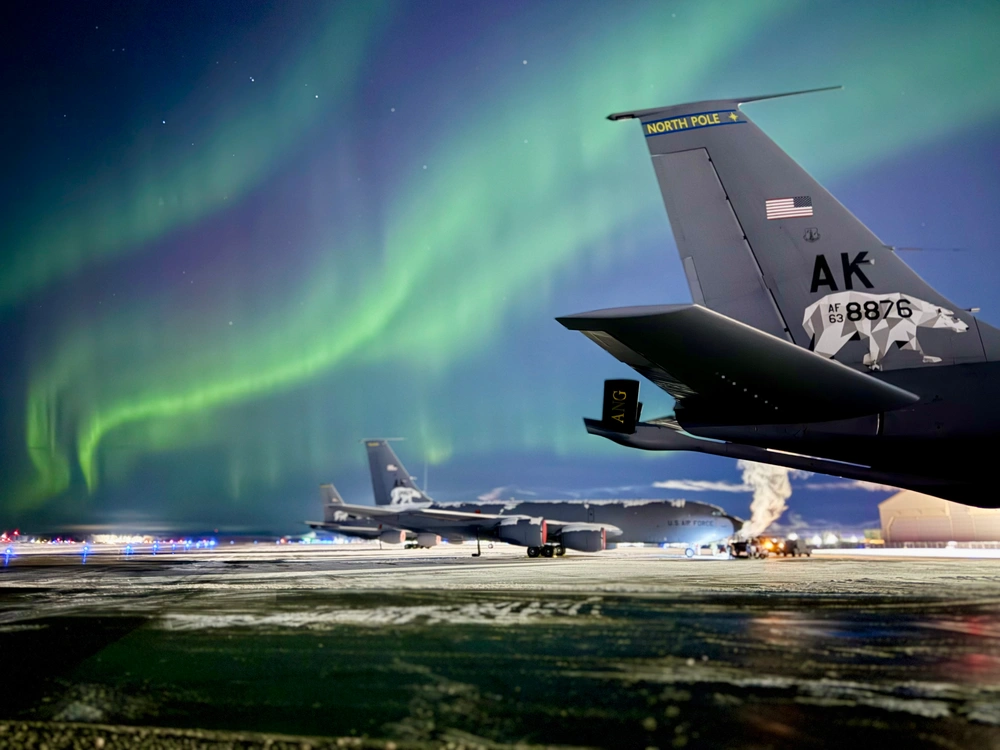 25 12 3 alaska northern lights airfield support our troops inc.avif
